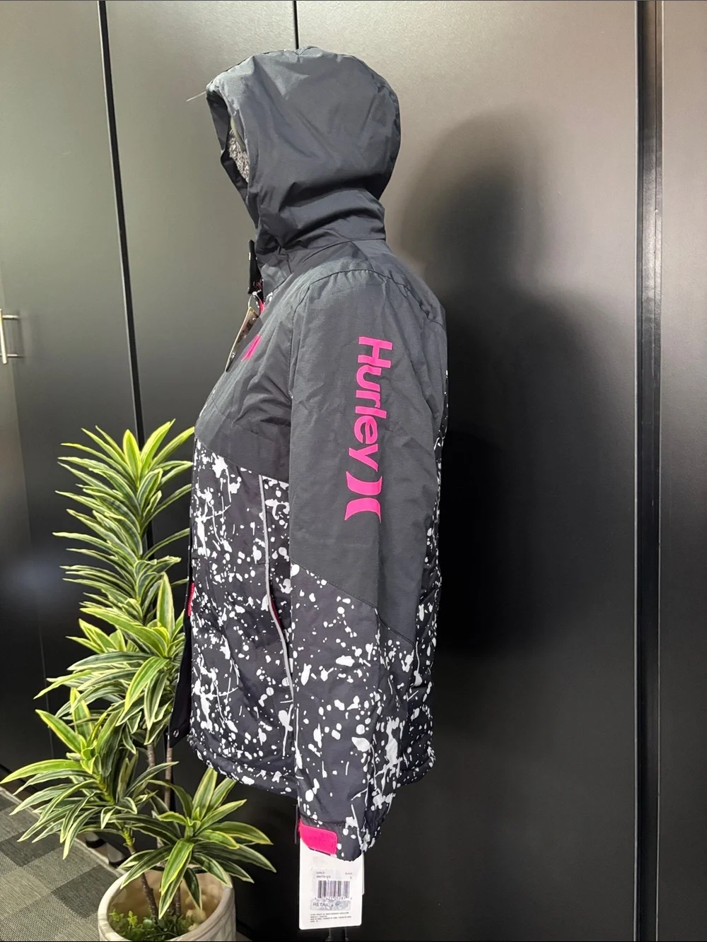 Hurley Phantom Snowboard coat,hood,powder skirt,heat mesh,cold seal,water resist